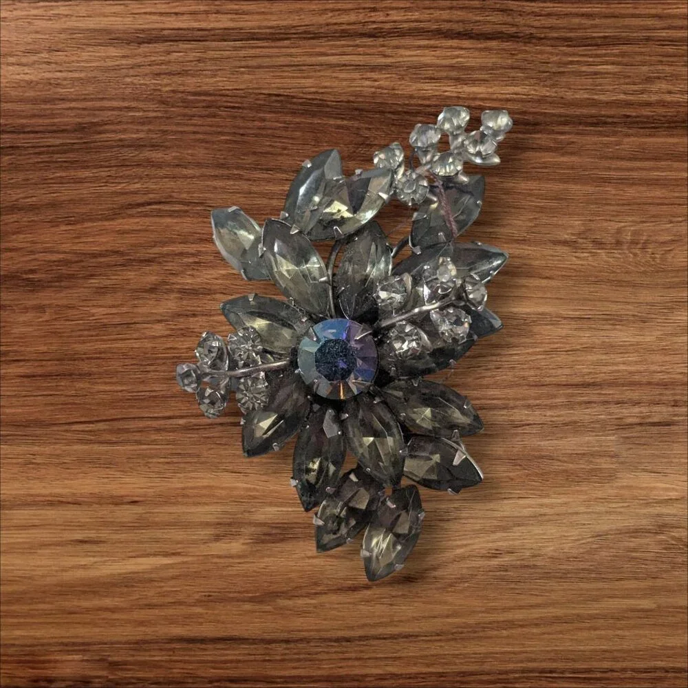 Vintage Smoky Gray Floral Rhinestone Brooch Pin Aurora Borealis Stone  Estate‎